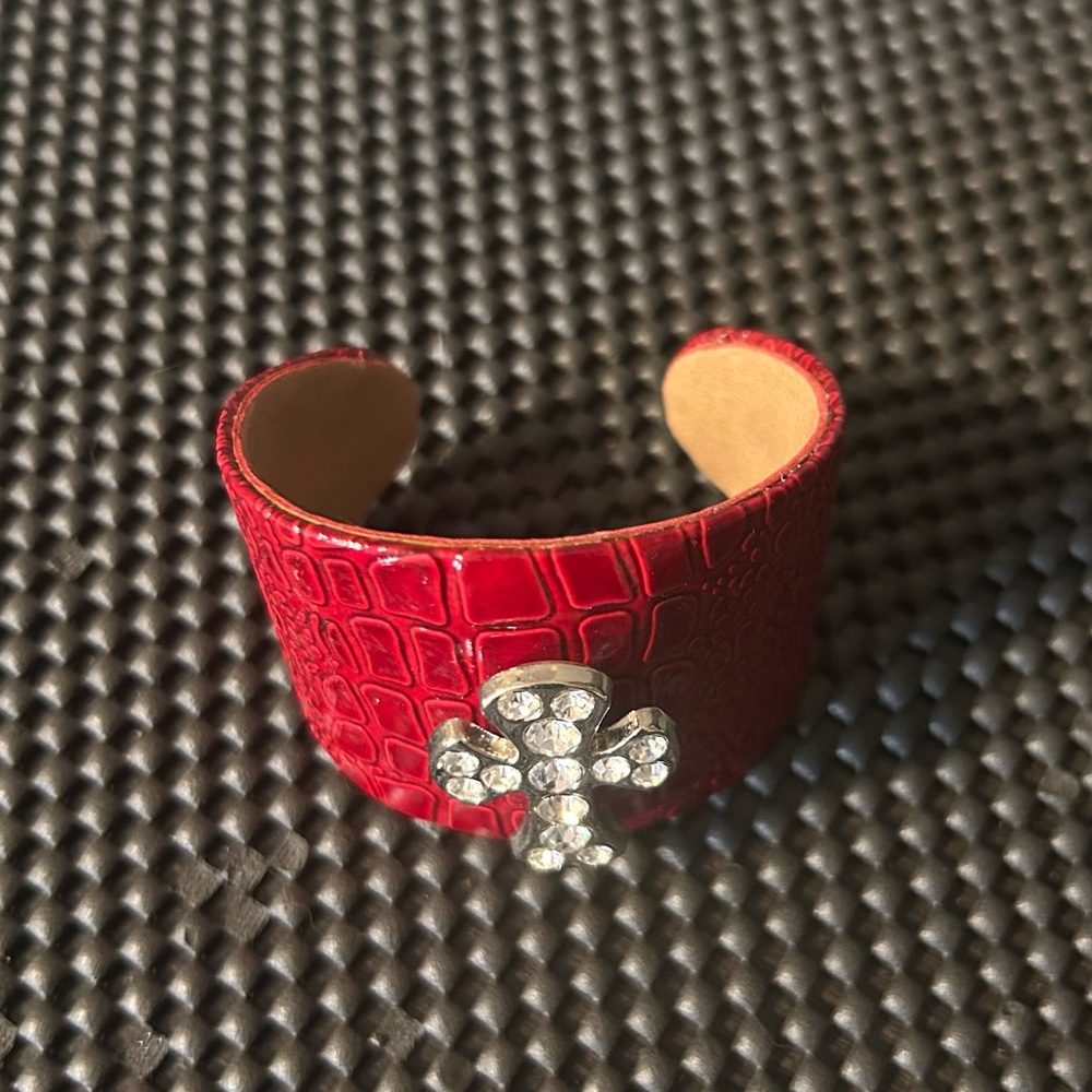 Cross Design Unique Bracelet - Picture 2 of 6
